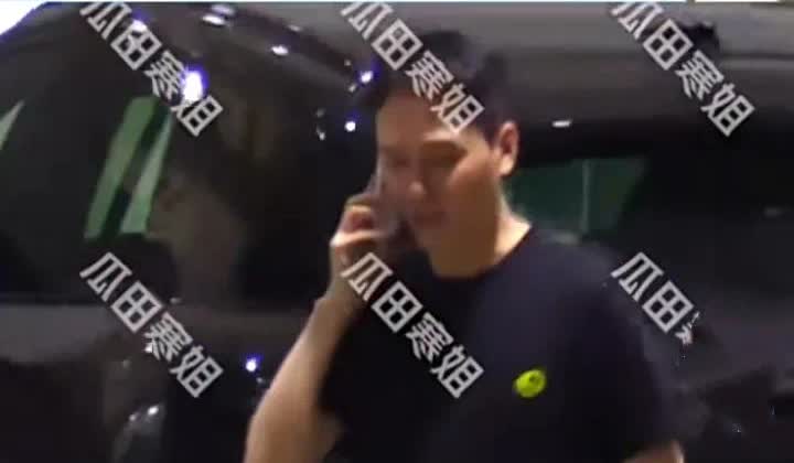 冯绍峰带新女友和朋友认识，虽然冯绍峰去年被拍到新恋情时既不承认也不否认，没有正式