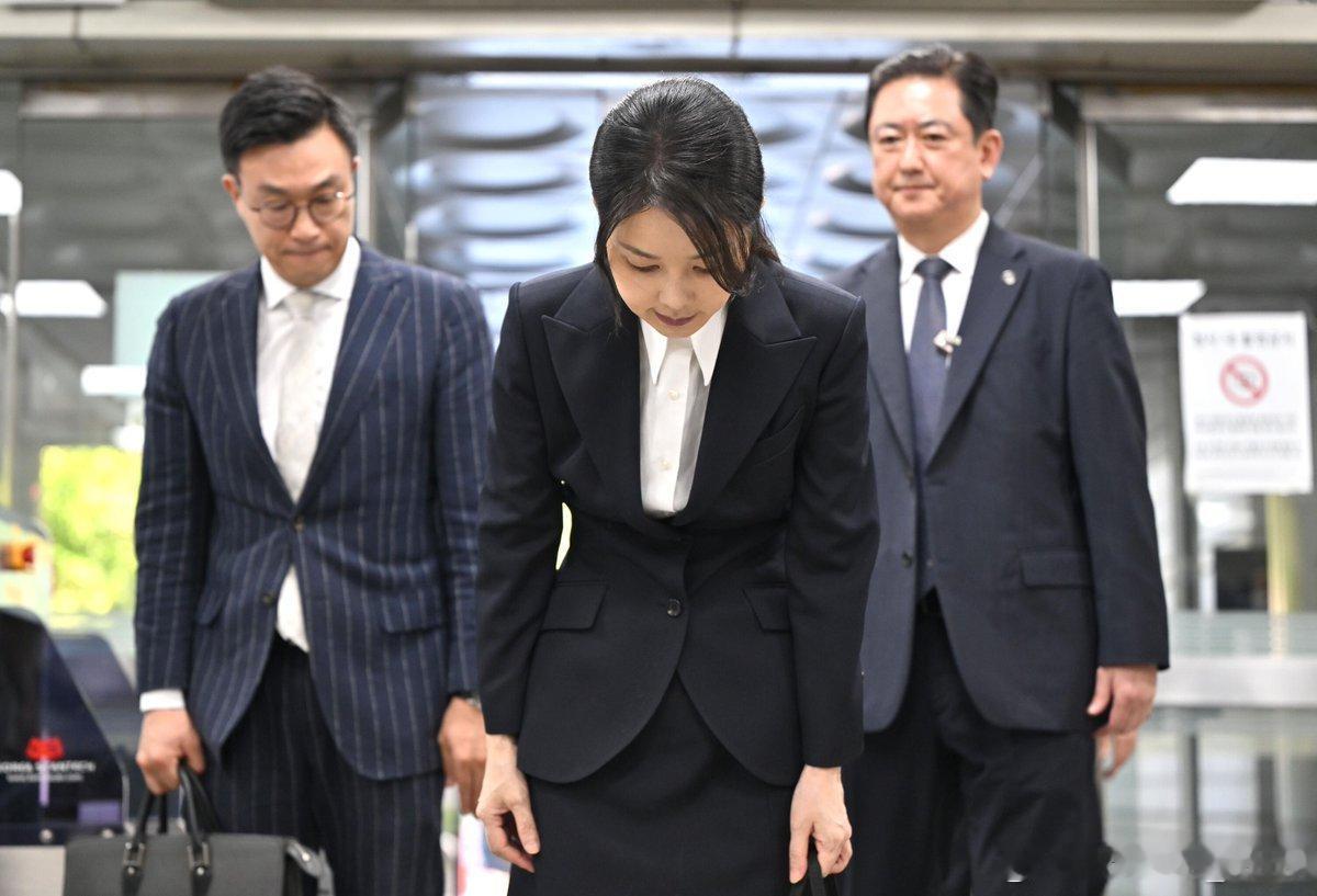 韩国前第一夫人金建希被捕，法院称其涉嫌贿赂和股票欺诈案存在“证据毁灭风险”韩国史