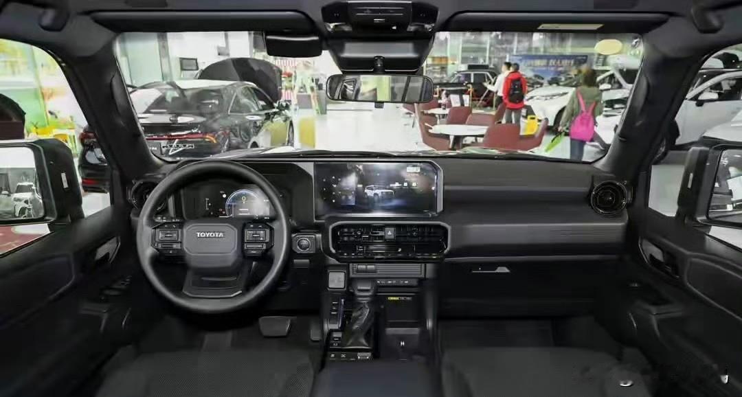 丰田普拉多可能要出个入门版，价格直接干到28万左右！现在市场以前是普拉多、牧马人