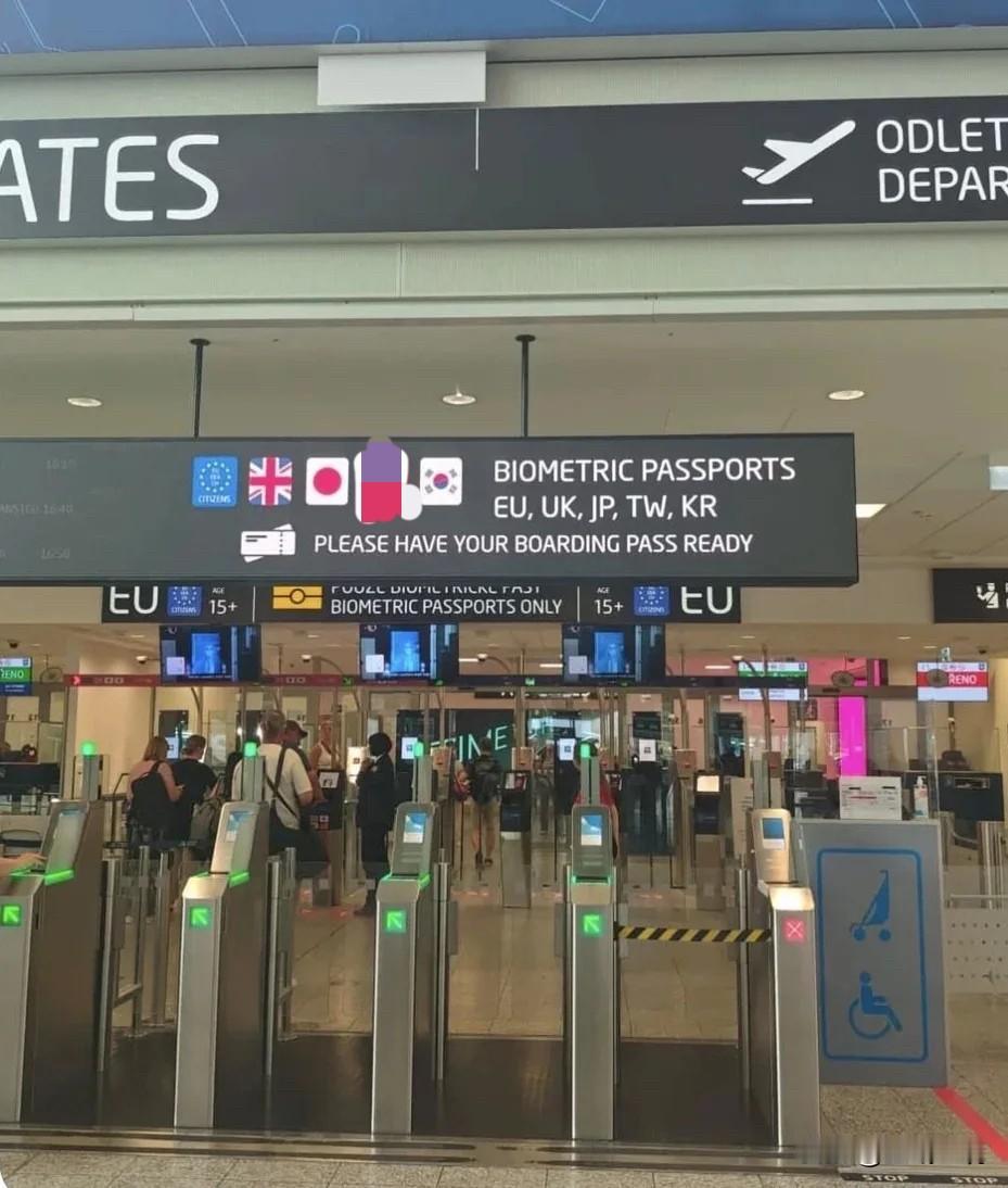 捷克机场广告牌撤掉台湾旗帜捷克自5月开放台湾、英国、日本与韩国旅客使用离境自