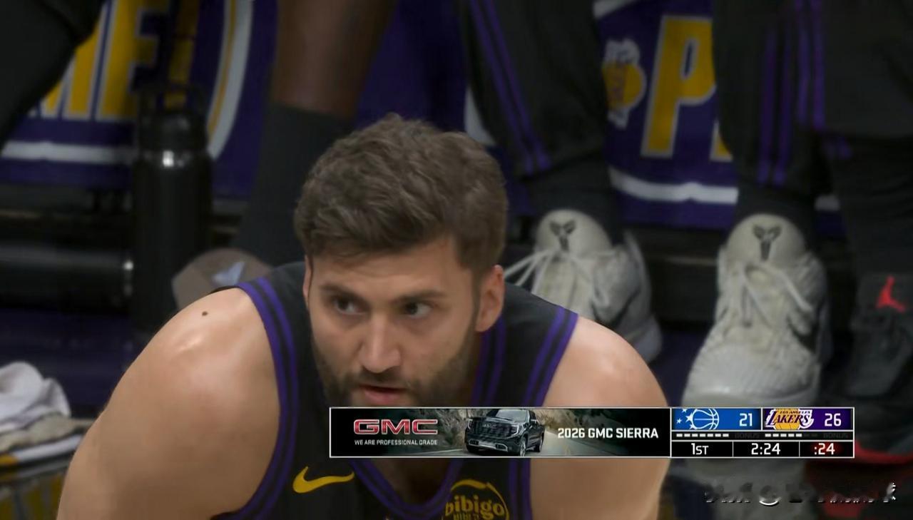 湖人大将克勒贝尔真是太不喜欢得分了！在今天湖人主场以109：110输给魔术的比赛