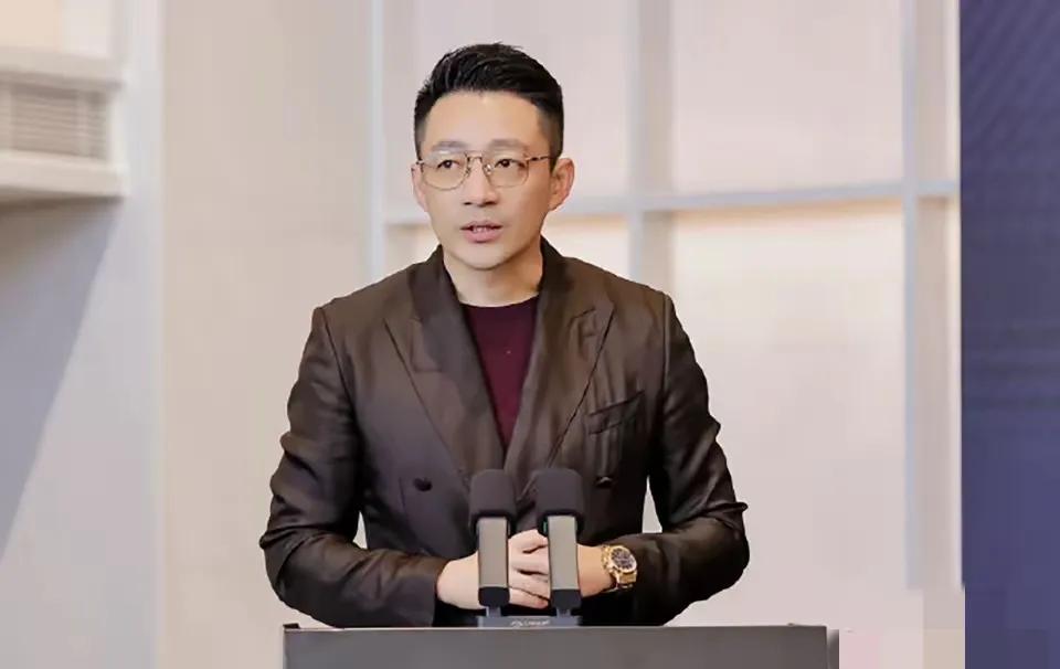 汪小菲这一次赚了，捡到宝了，同意小儿子自己赚钱，马筱梅与汪宝儿一起赚钱，现任与前