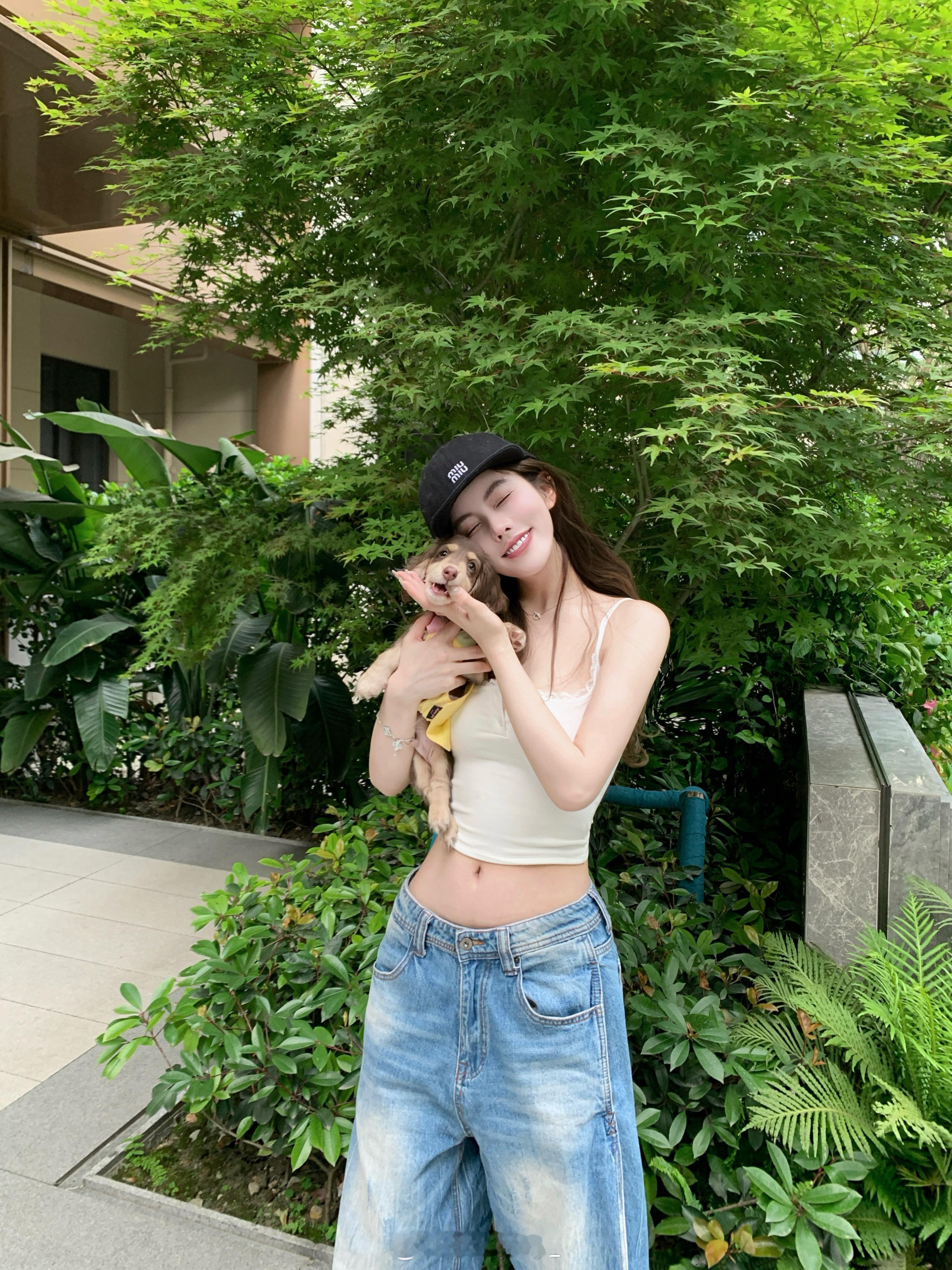 我有小狗啦等了半个月终于接到小taco接到它的那一刻我的心都化了[抱抱][抱一