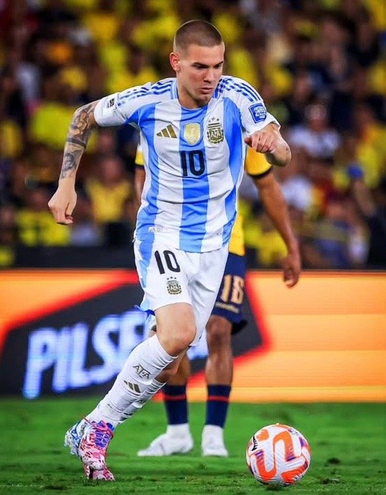 当梅西缺席国家队比赛时，你是否征得过他的同意才穿上了🔟号球衣？🎙马斯坦托诺：