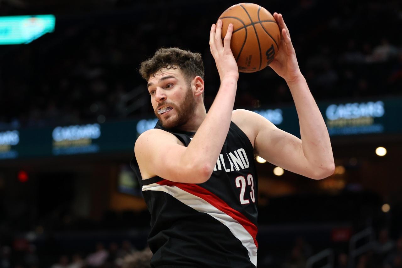 艾伦40分17篮板！克林根成为其他中锋眼中的“提款机”！开拓者中锋克林根最近