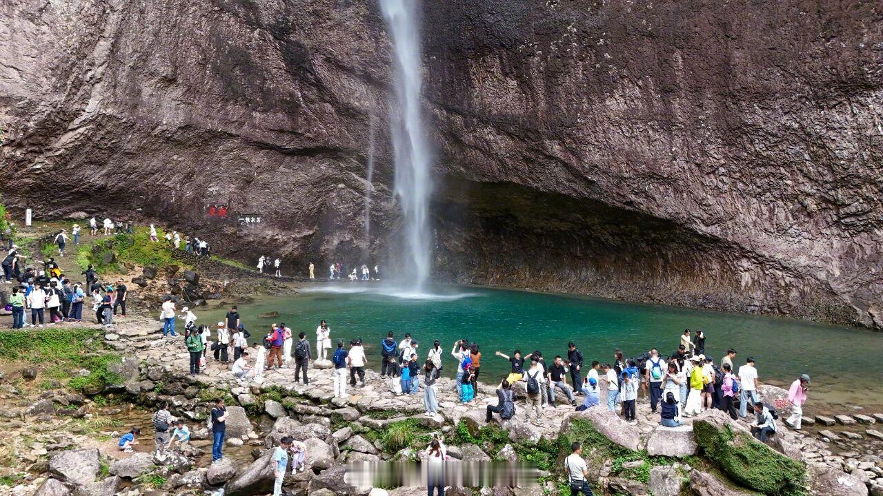 【国庆前3天，雁荡山涌进42万人次】10月1—3日，雁荡山功能区接待游客42.1