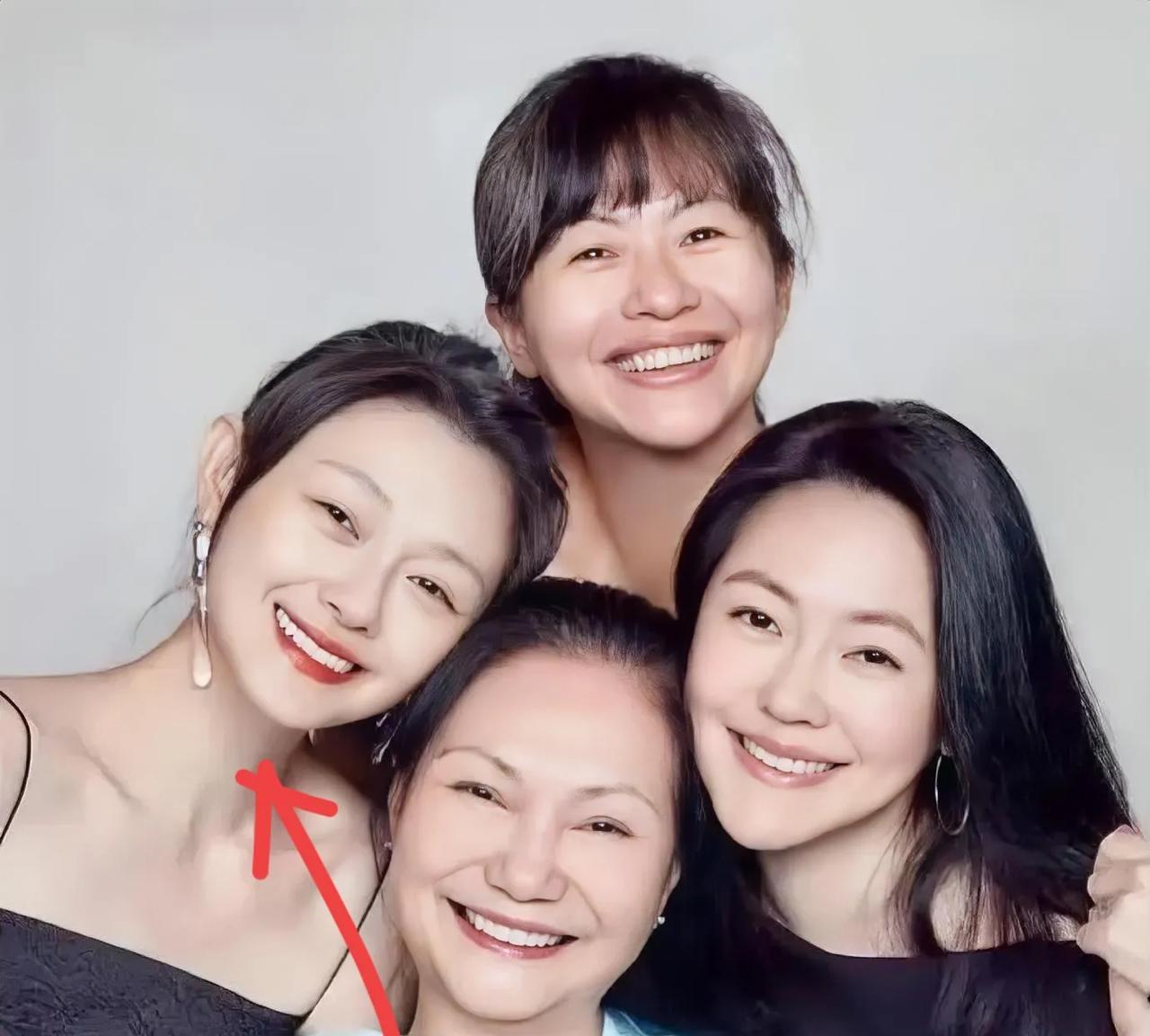 有个事，我一直不敢说，说了怕大艾斯一家不高兴，不说呢，我又憋得慌，那就是我觉