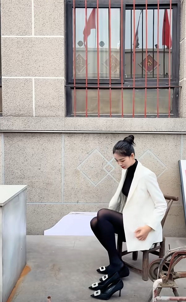 为什么要准备两双一模一样的鞋子？？？