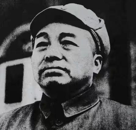 1965年，组织想让彭德怀重新出来工作，可他态度十分坚决，压根不愿复出，他特意亲