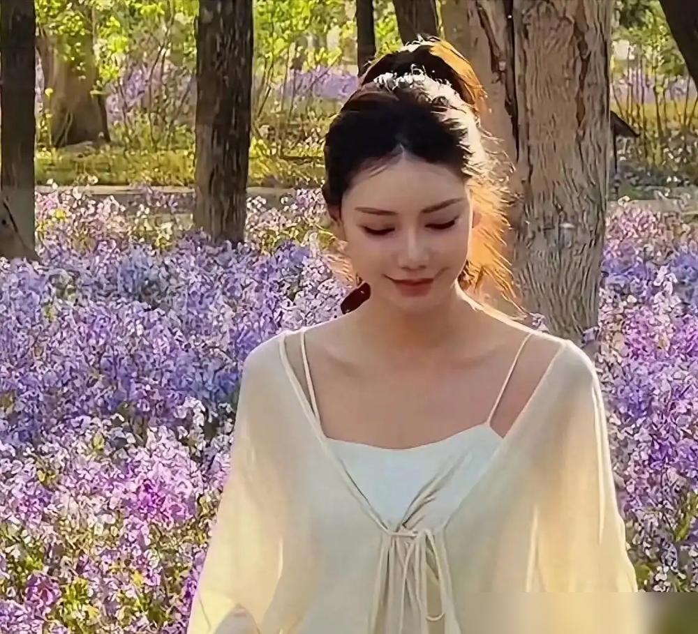 汪小菲想买1个亿的豪宅，亲妈张兰直播间直接怒吼：你拿钢镚买啊！你以为这就完了