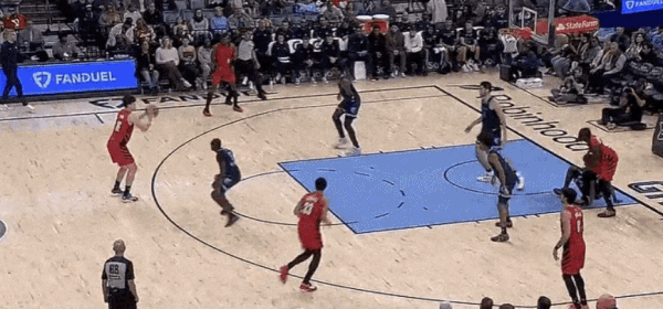 杨瀚森假投真传助攻，UC网友们觉得这个意识值多少分？