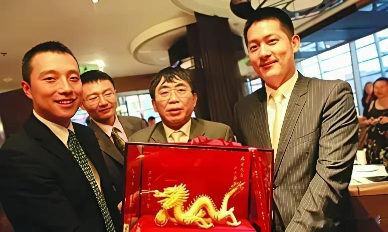 聂卫平先生的徒弟常昊，在聂卫平先生过生日的时候，送来了一条金龙，一开始我还不明白