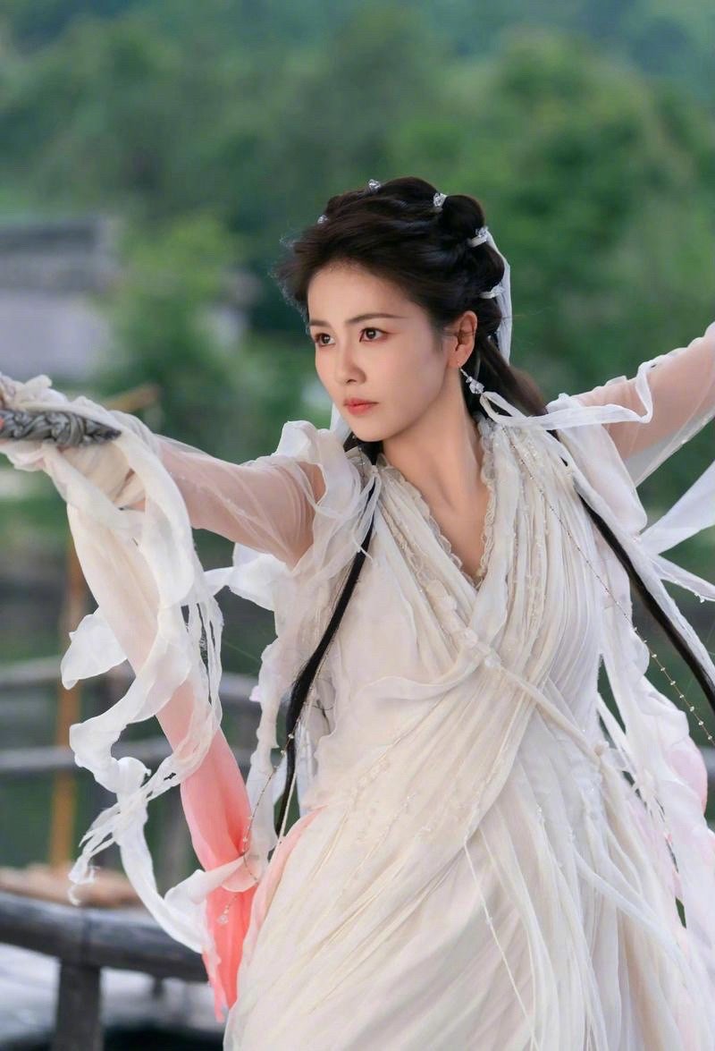 看看大数据对90花的扛剧能力的总结：迪丽热巴杨紫白鹿赵露思鞠婧祎陈都灵杨紫优势：