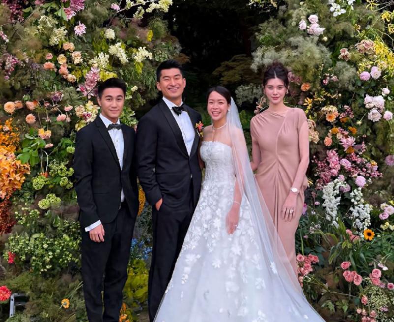 奚梦瑶何猷君现身朋友婚礼，竟被指抢尽新人风头，这到底咋回事？奚梦瑶这身裸色长裙看