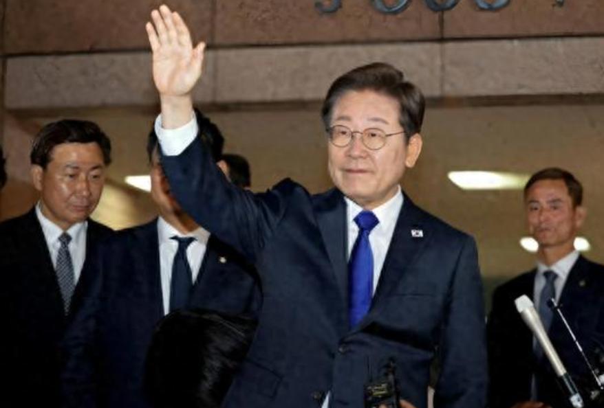 两周冲到60.3%李在明翻身？油价封顶让韩国人买账韩国这两周真热闹，3月16