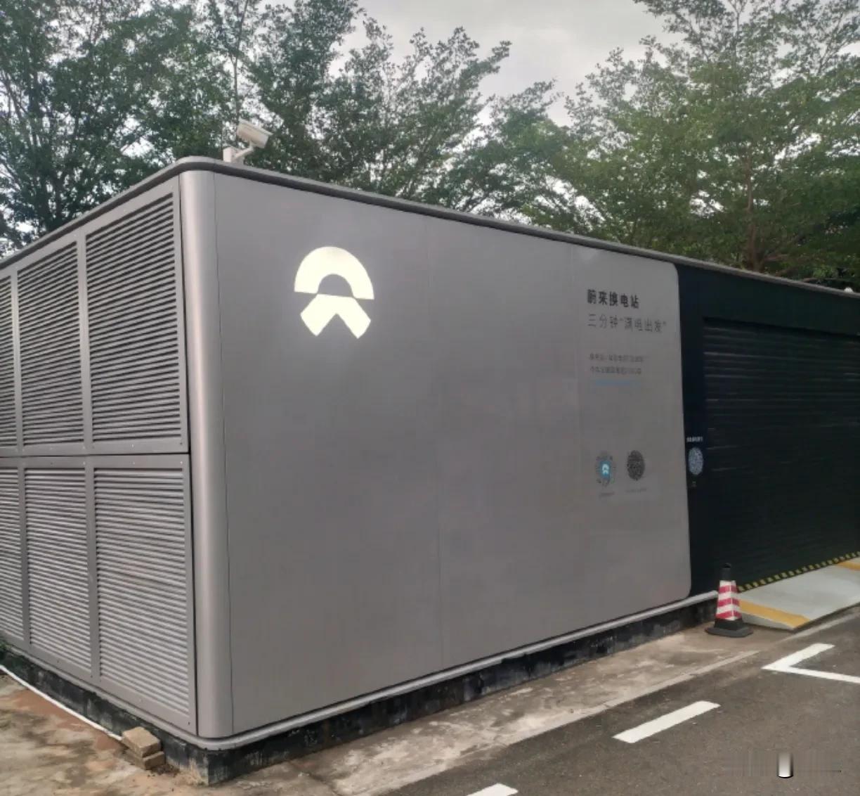蔚来换电8年建4千座，比亚迪闪充半年就建了7千座。对电车来说，肯定是换电好，就好