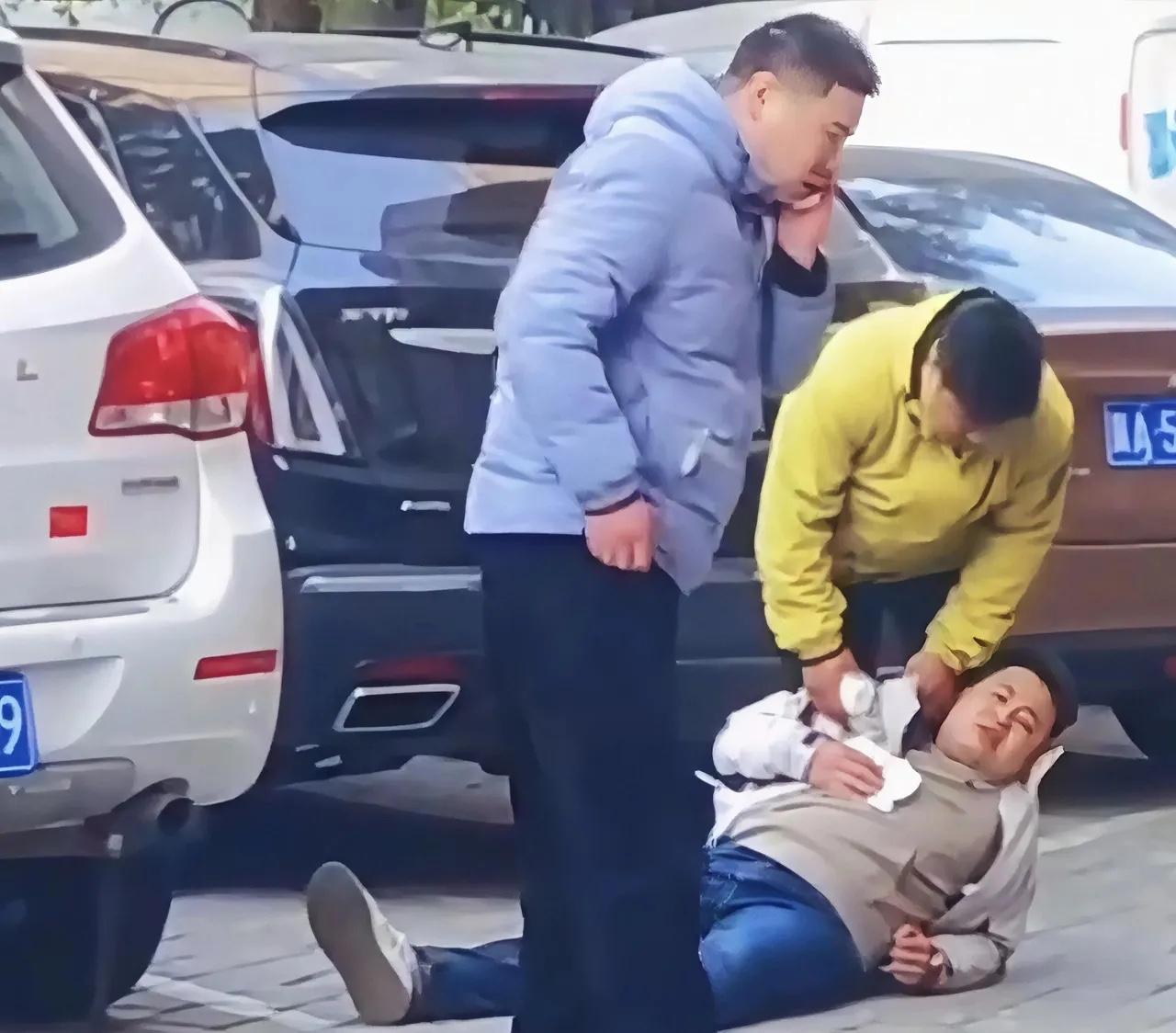 刷到石家庄外卖小哥的事，心里堵得慌——这哪是可惜，分明是被逼到绝路的悲剧！