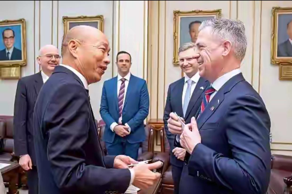 这两天国民党主席郑丽文访问大陆心情特别好！还有一位没有来的国民党大佬心情也不错，