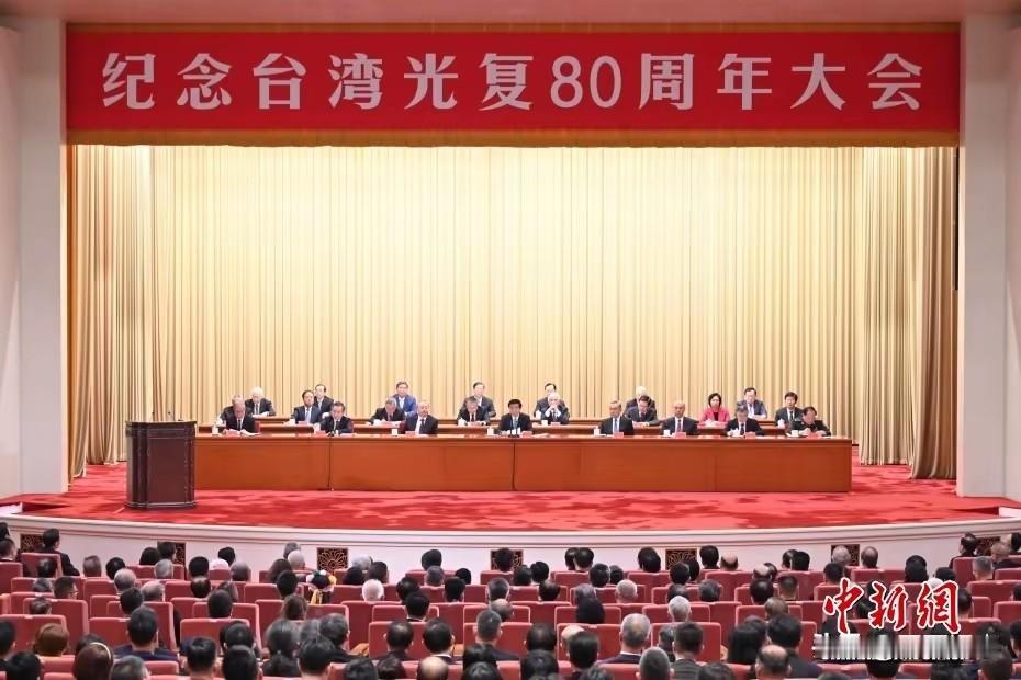 馆长到达北京没开会,独自溜达逛北京街去了10月25日,馆长如期抵达北