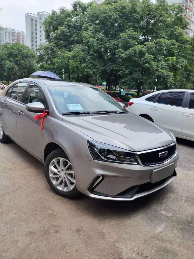 看了一眼便喜欢上了第二次直接提回家去看了一眼感觉款式还不错这两天吉利购车节听