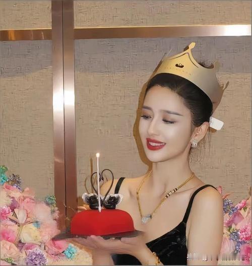 老婆问我，从男人的角度出发要是你年薪几千万，过生日你会买个什么样的蛋糕？他说那