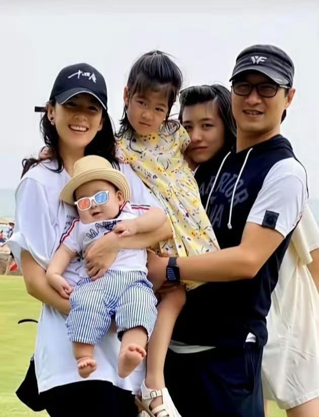 🎂章子怡汪峰离婚式育儿再出圈！醒醒10岁生日获双重祝福，网友：这才是顶级配置