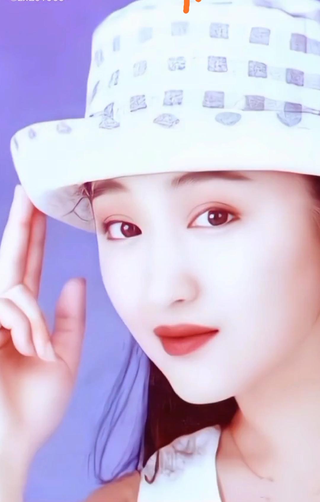 杨钰莹，宛如一颗甜美的糖果，在华语乐坛散发着经久不衰的魅力，是无数人心中难以忘怀