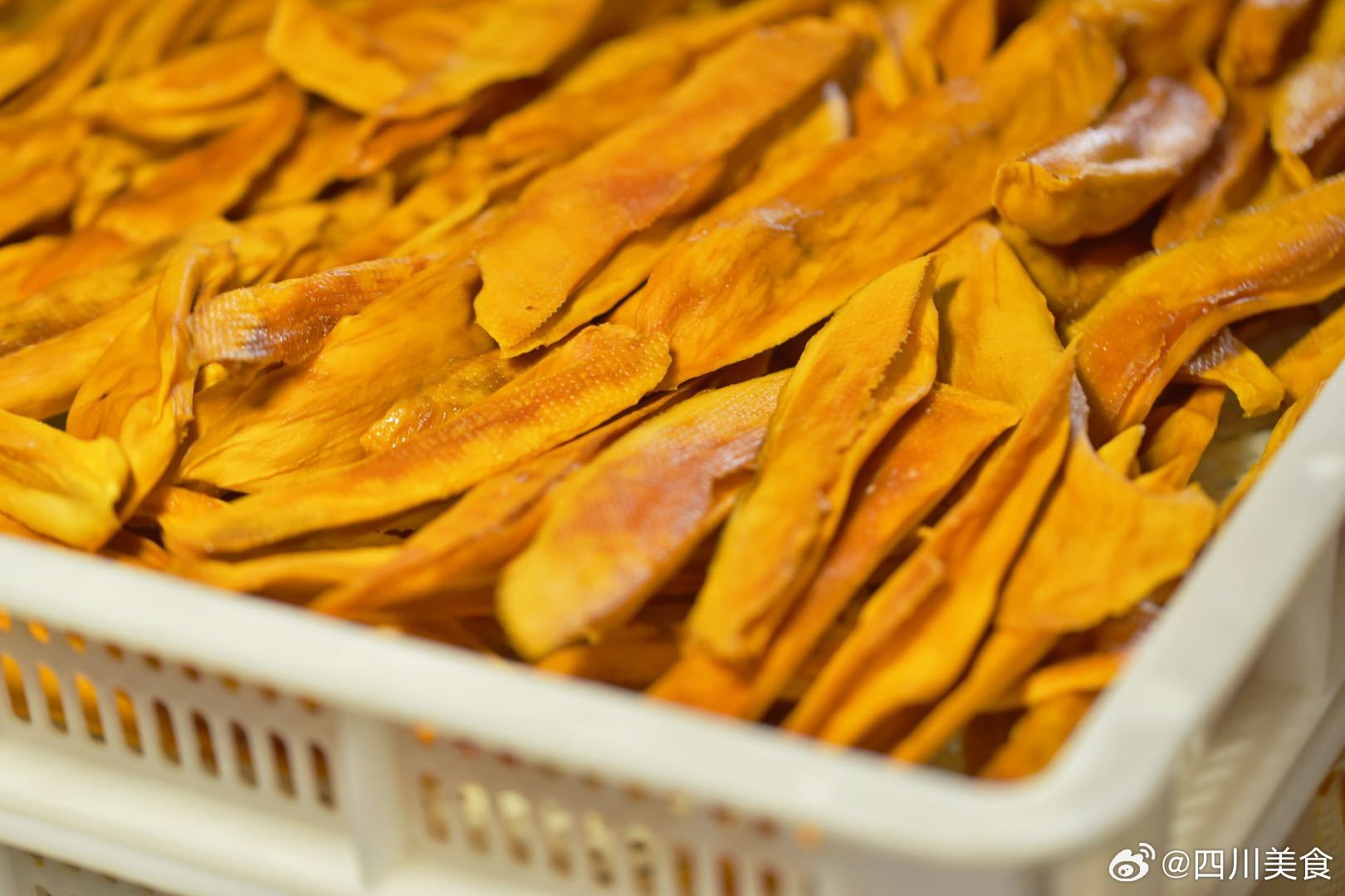 出游的好搭子，攀枝花原切芒果干，配料表只有鲜芒果，无糖无添加，吃起来酸甜软糯又带