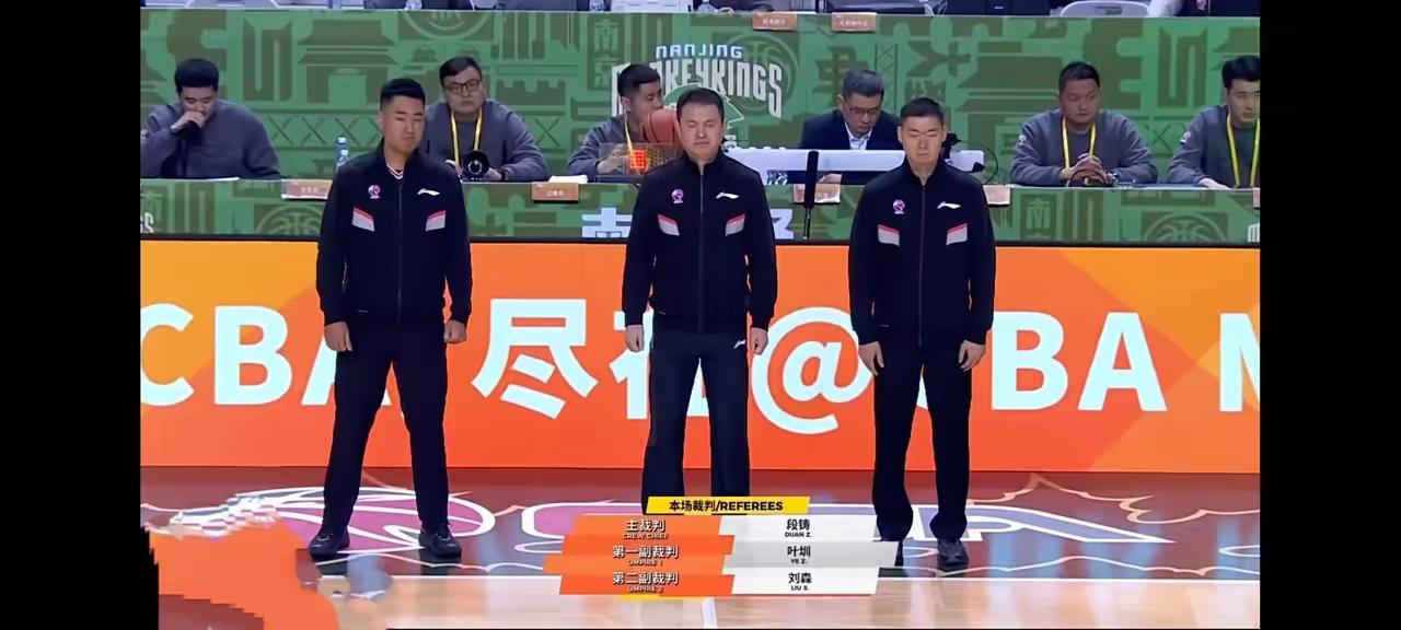 看过昨晚山东高速男篮与南京的比赛之后，有几点如鲠在喉、不吐不快。最近几个赛季，