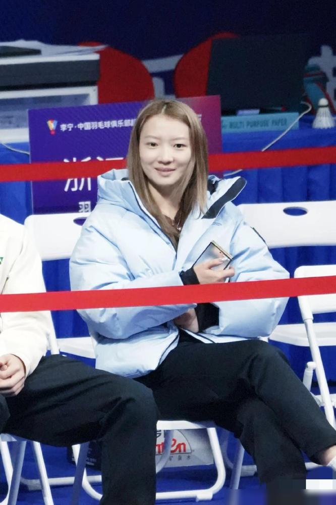 羽毛球名将黄雅琼结婚一个月，憔悴了不少，看来她真该退役了，因为状态不好。近日，