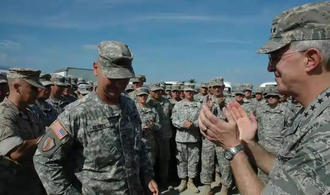 美军再牛，也得老老实实听政府指挥！这套制度管了200多年，从没出过军人乱政的乱子