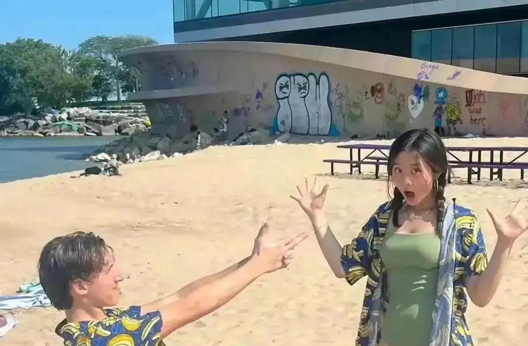 黄多多这事儿一出来，最焦虑的不是她本人，也不是她的妈妈孙莉，而是老父亲黄磊