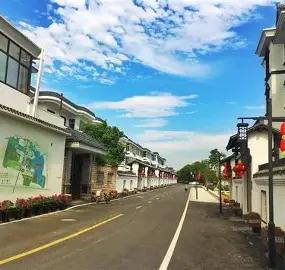 我身边有个98后姑娘，去年省考上岸乡镇公务员，上岸后就飘了，觉得“稳定了就不用努