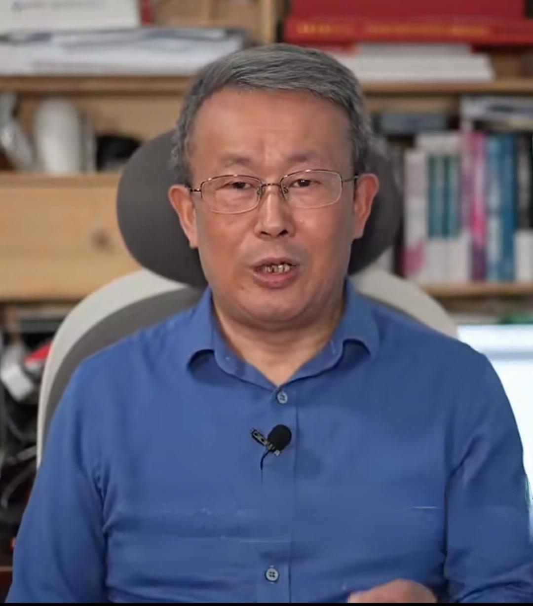 项立刚先生发文称，华为已经从技术的追赶者，正在成为技术的领导者。项立刚引用了华