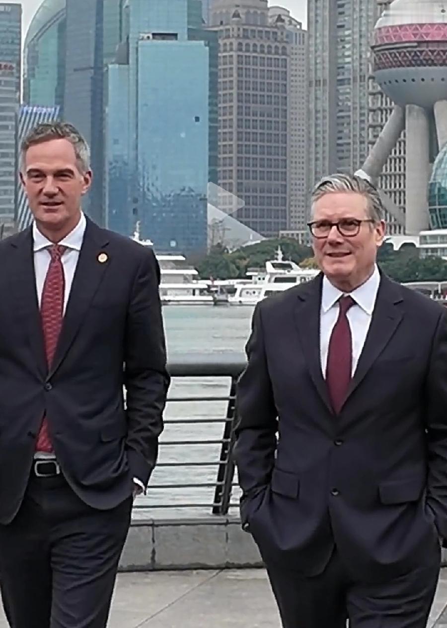 斯塔默在上海外滩散步，望着浪奔浪流的黄浦江，心里一定五味杂陈！100多年前，这里