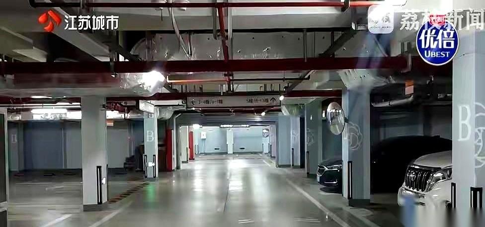 江苏太仓，一个业主为60块钱停车费，跟物业杠上了。物业也是真狠，直接在后台系统