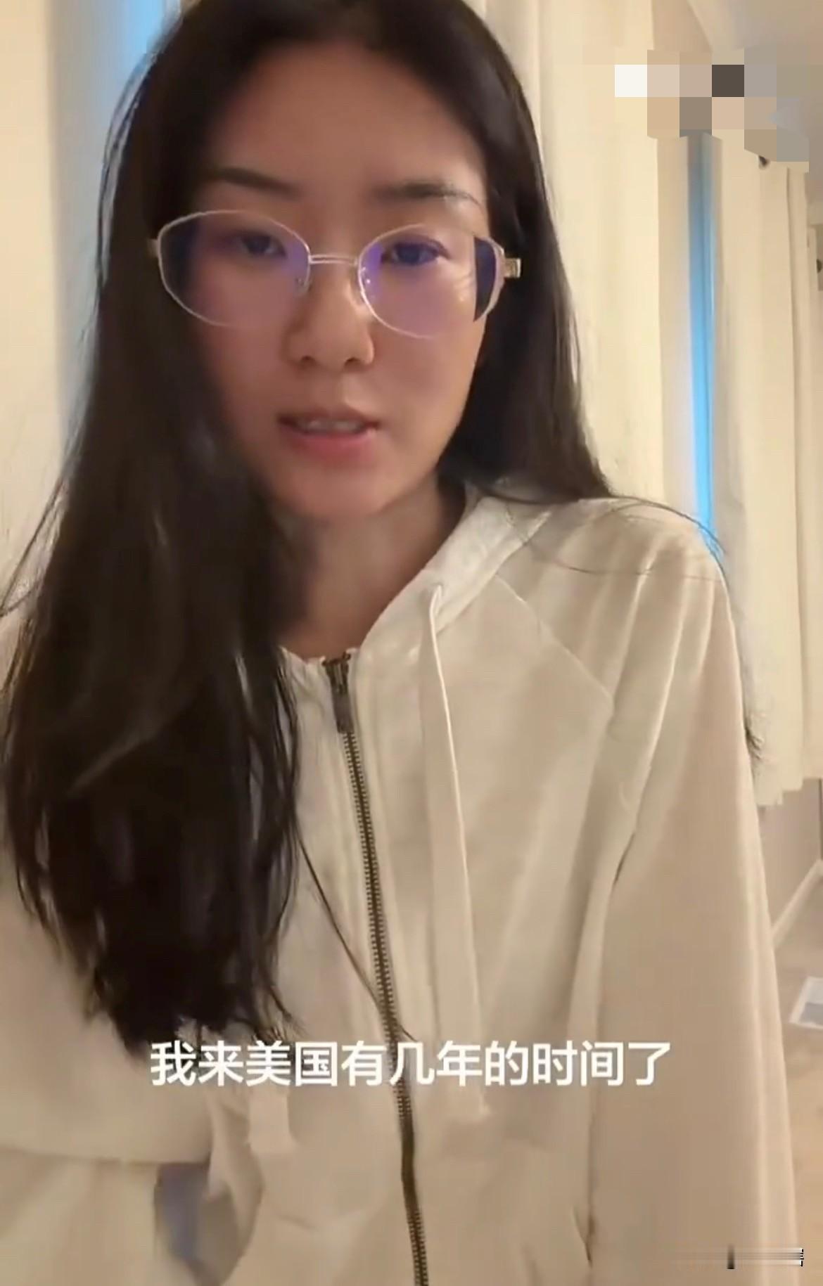 【女孩说在美国没有人在公共场所抽烟，他们会刻意避开人群】一名女博主表示，她在美