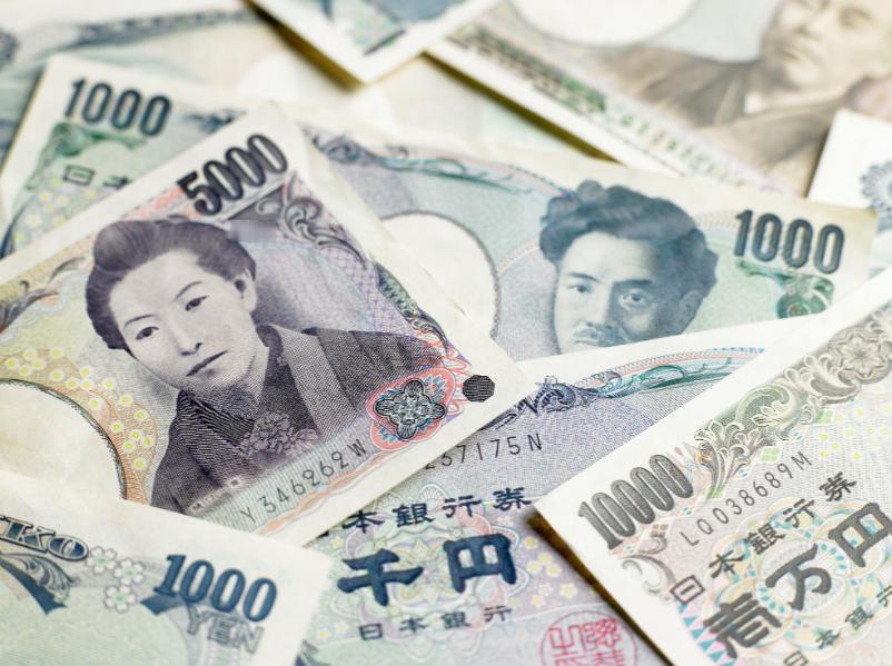 美国真是把日本坑惨了！8月31日，100日元兑换人民币只剩4块2毛2左右。一个月