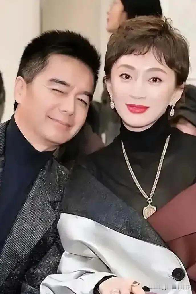 何晴才61岁就去世了，才发现她老公是祁厅长许亚军，只可惜两个人只在一起7年就