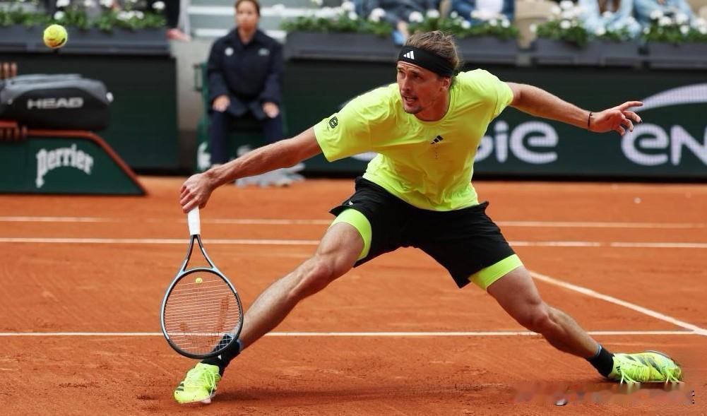 法网，男单八强已出2席，奥运冠军送油条，1位95后+1位05后晋级1，小兹维