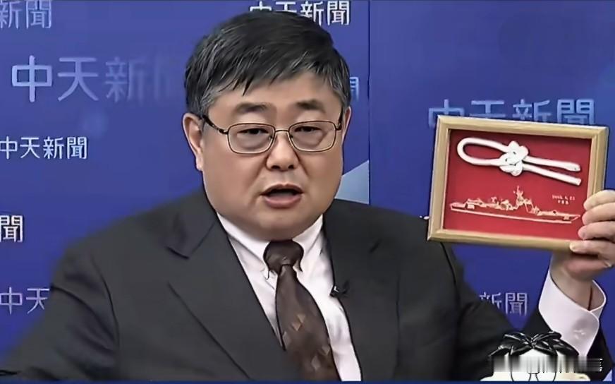 吕礼诗果然有骨气。台湾退役军人吕礼诗最近因为来到大陆参观解放军军舰，在军舰上