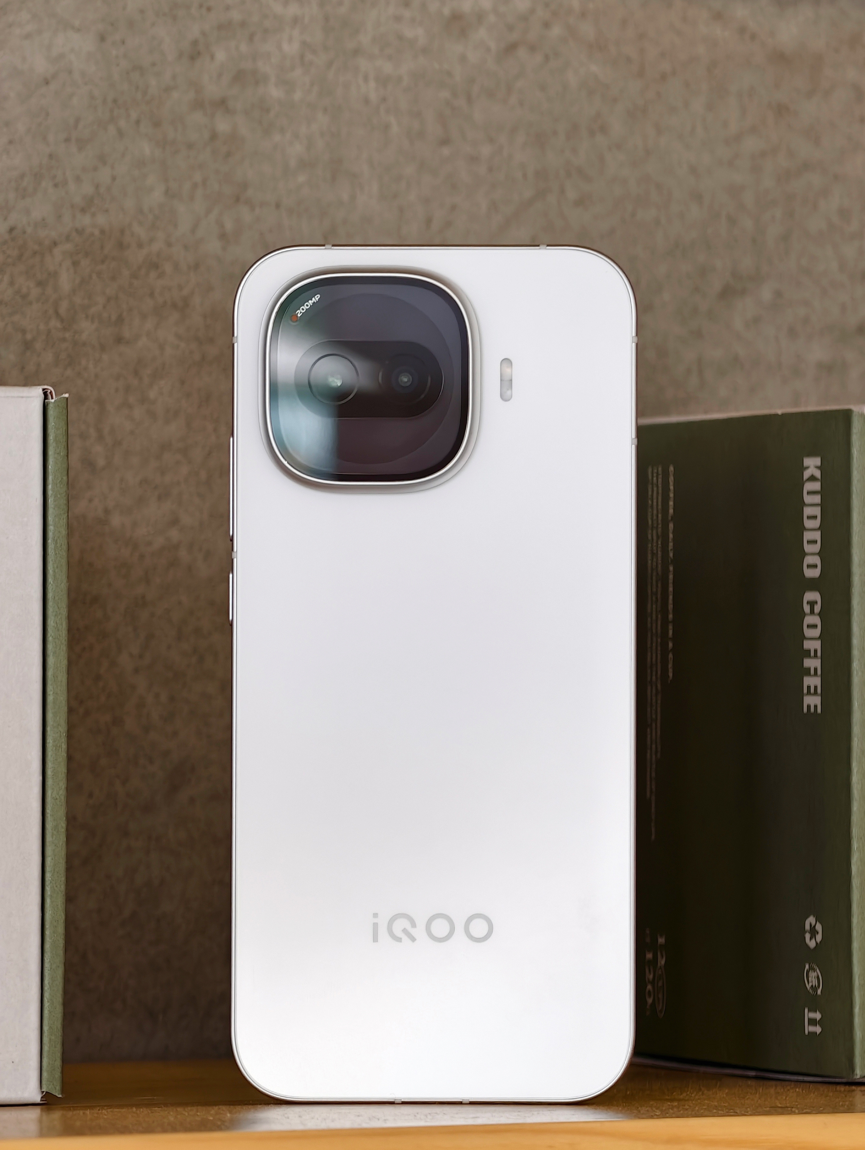 iQOOZ11Turbo天光白出来喝杯咖啡，随便开个箱～