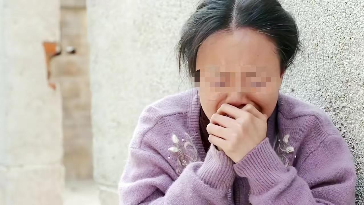 河南郑州，一女子因经常刷到黄金被偷的视频，于是将自己价值接近十万块的黄金藏进了一