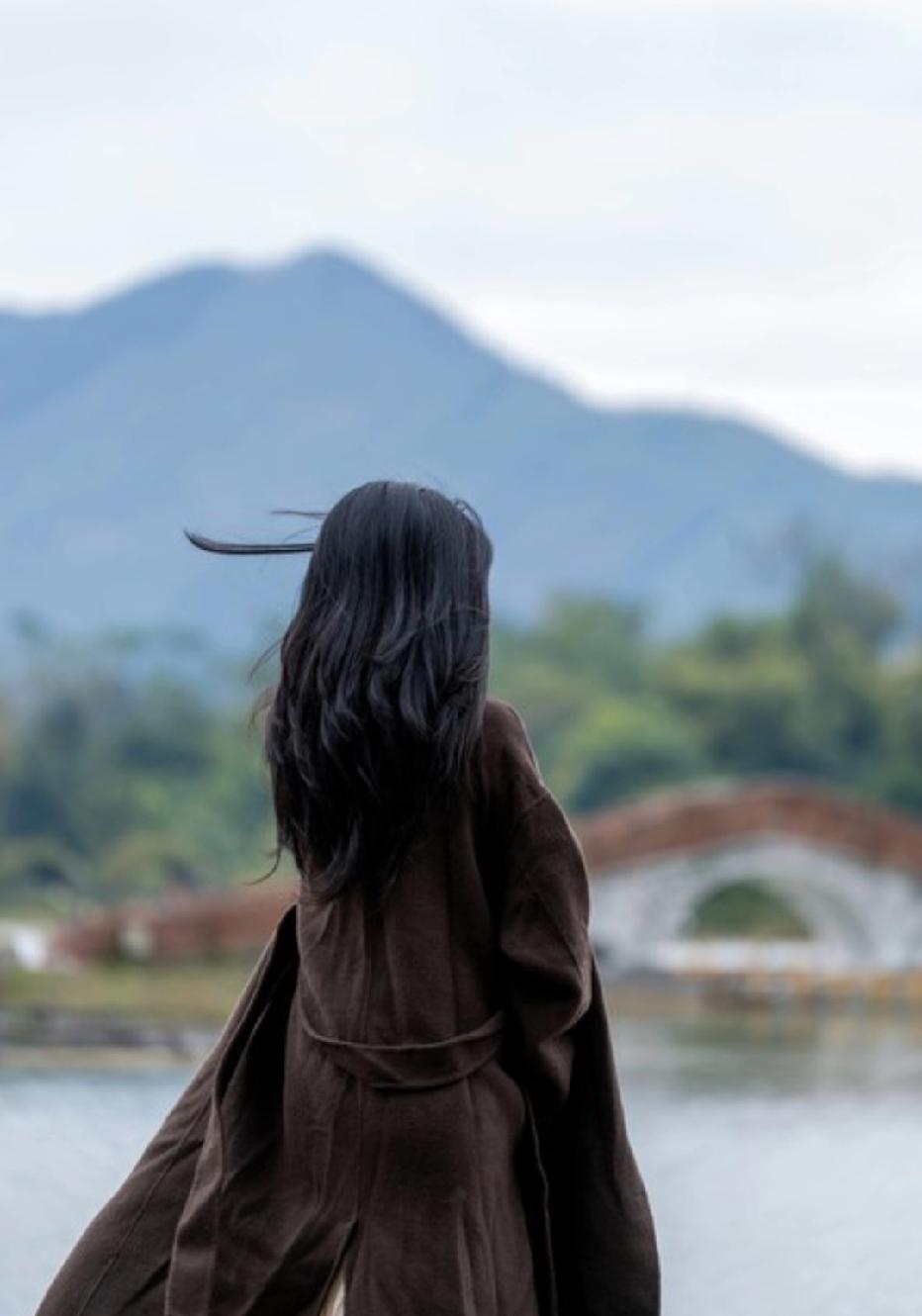 网络上有这样一段话说：“现在的这个大环境，你不买房赢了，不买车也赢了，不去创业也