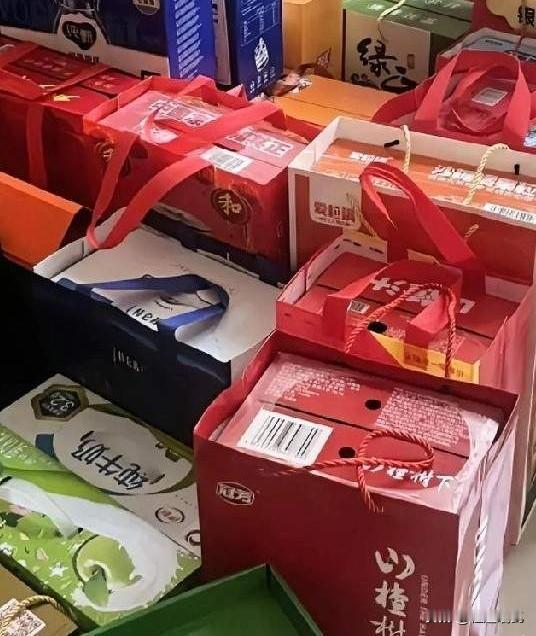 怪不得长大了，都不愿意过年，原来是一个月的工资根本不够花，就仅仅走亲戚买礼物