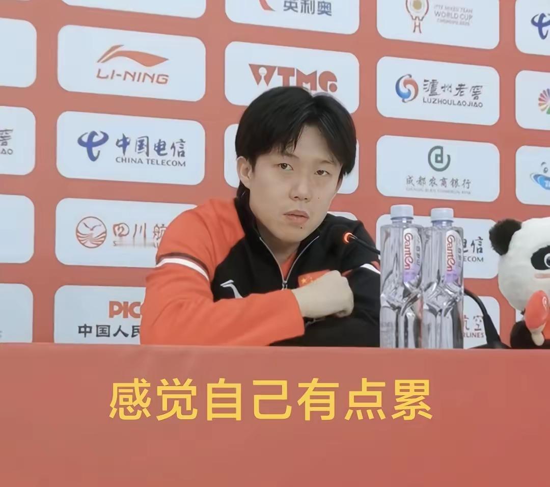 王楚钦在采访中说感觉自己有点累，怎么能不累嘛，又是兼三项，混双、单打、男双，肉眼