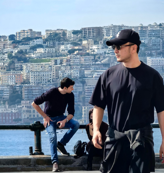 尼格买提还在意大利晒着太阳谁能想到，他那离了婚的前妻帕夏，身家已经破亿。就