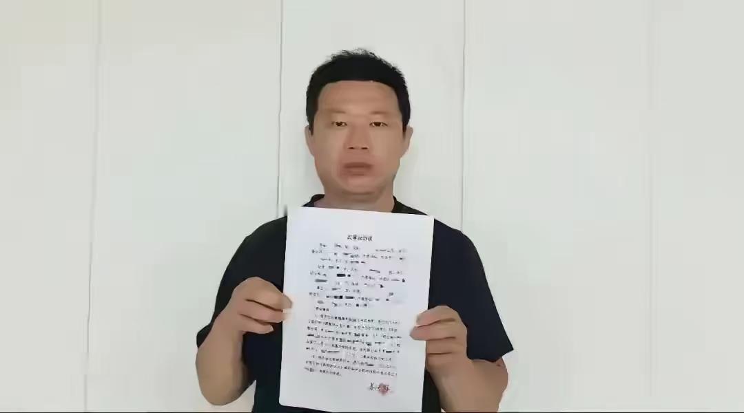 那个不肯做亲子鉴定的儿子，庭外他说了一句最冷的话。这个女的还能请到律师？什么样的