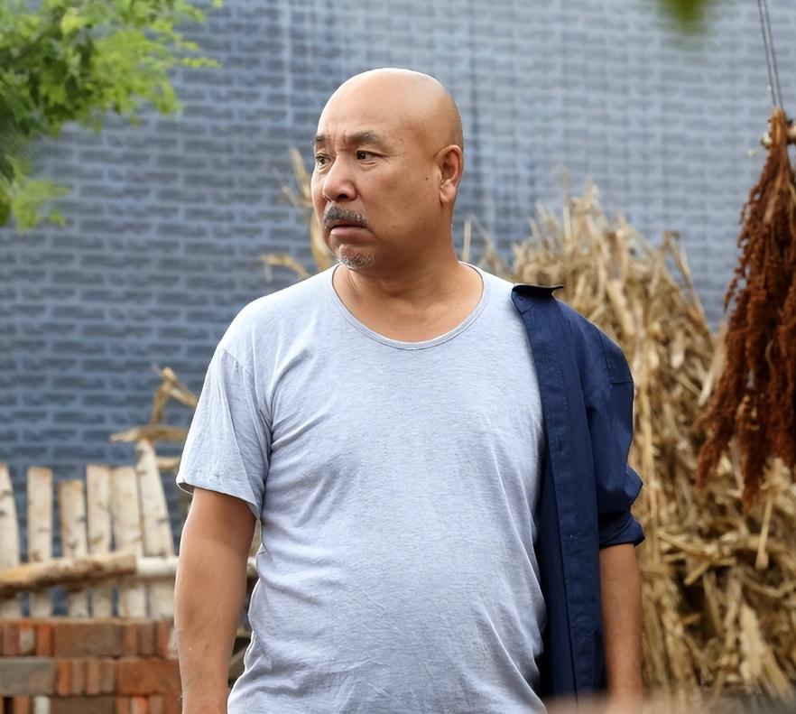 片酬千万的李幼斌，接到一个电话："师哥，我没钱了，你来不来？"打电话的，是他发小