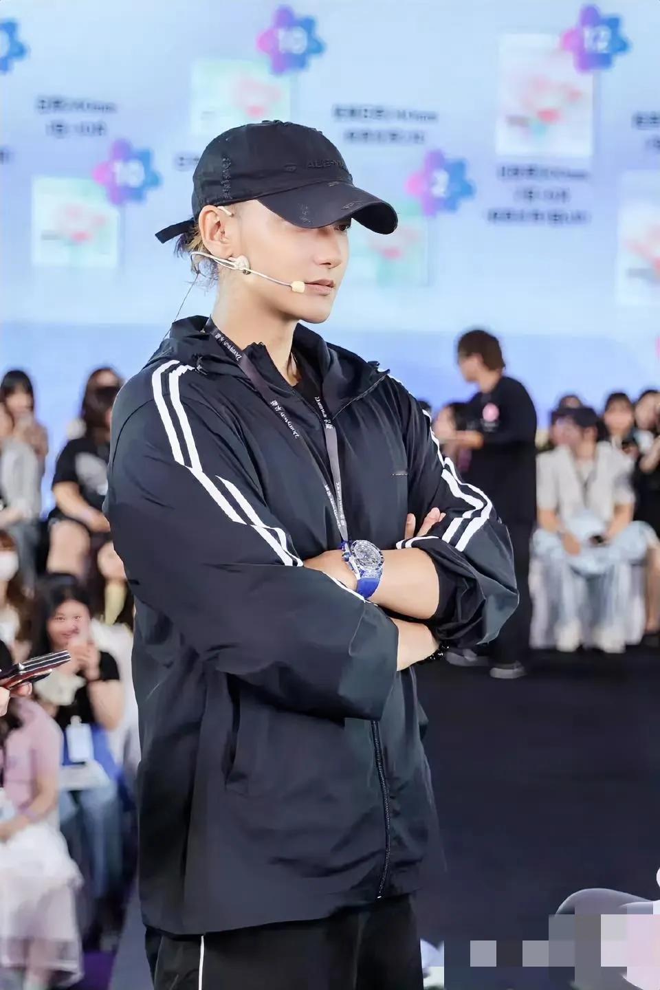 一觉醒来，喜欢黄子韬和不喜欢黄子韬的都沉默了，不是黄子韬和徐艺洋斗嘴了，而是